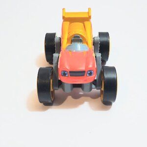 Blaze and the Monster Machines Vehicle Flip Race Blaze 2 in 1 Transforming
